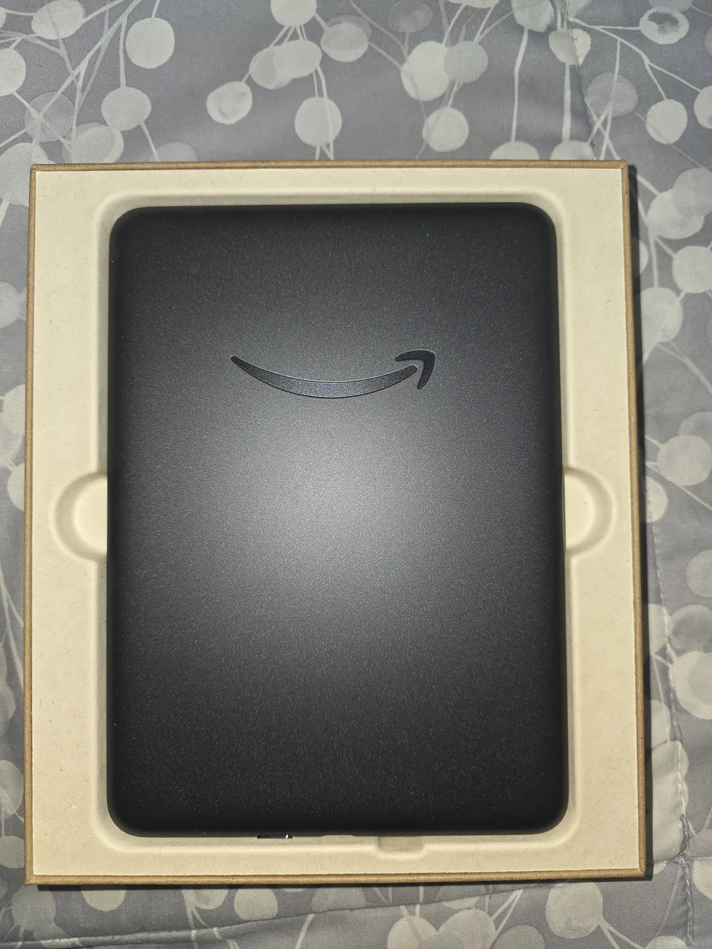 Kindle ColorSoft Signature Edition Black w/ Charging Dock and Magenta Case